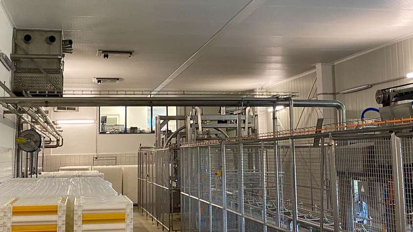 Klimagrät in Produktionshalle